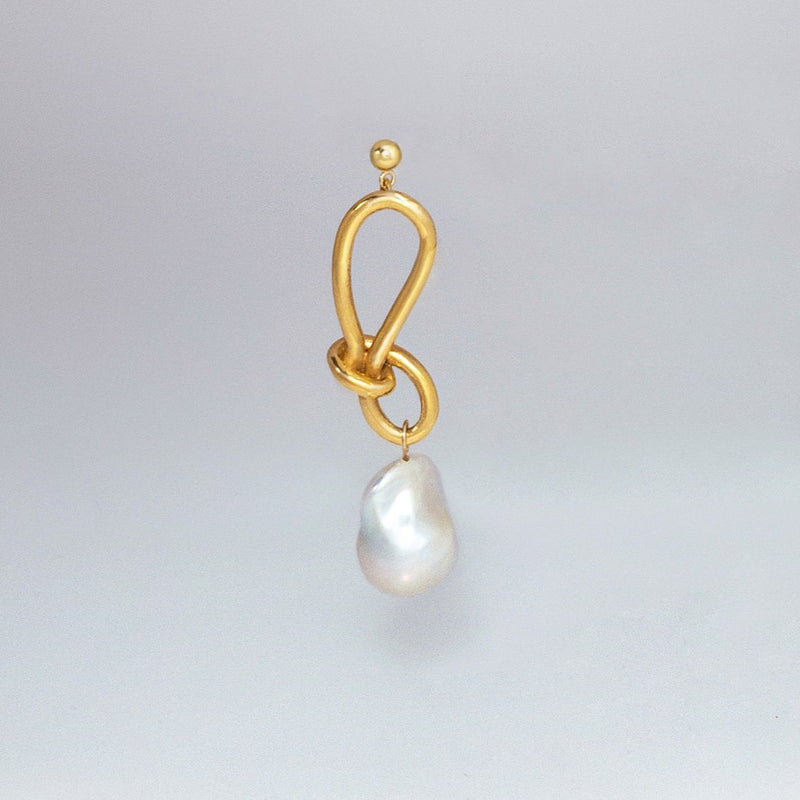 Leah small knot with pearl earrings
