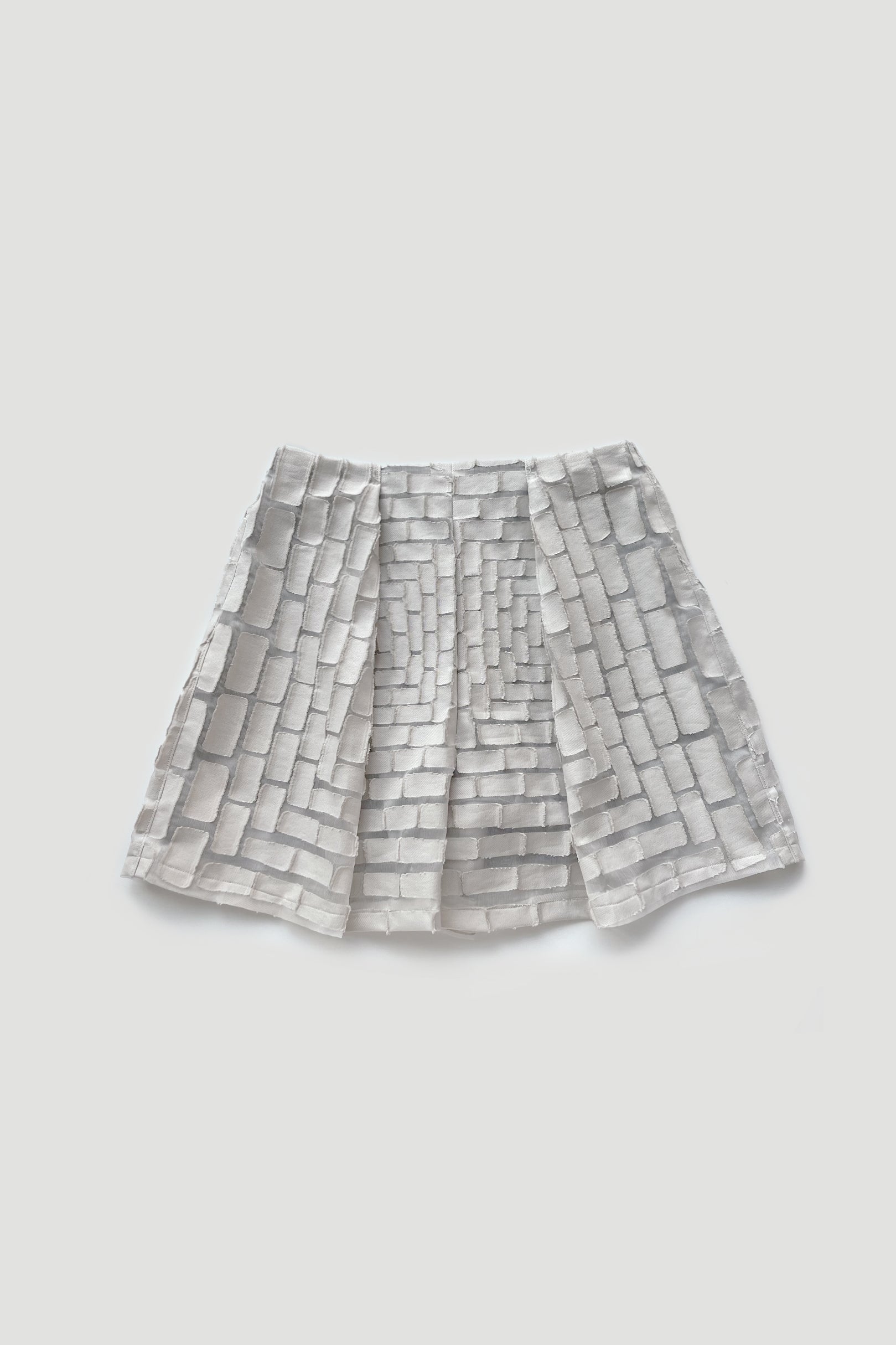 Kris pleated shorts in fil coupe – Yeon